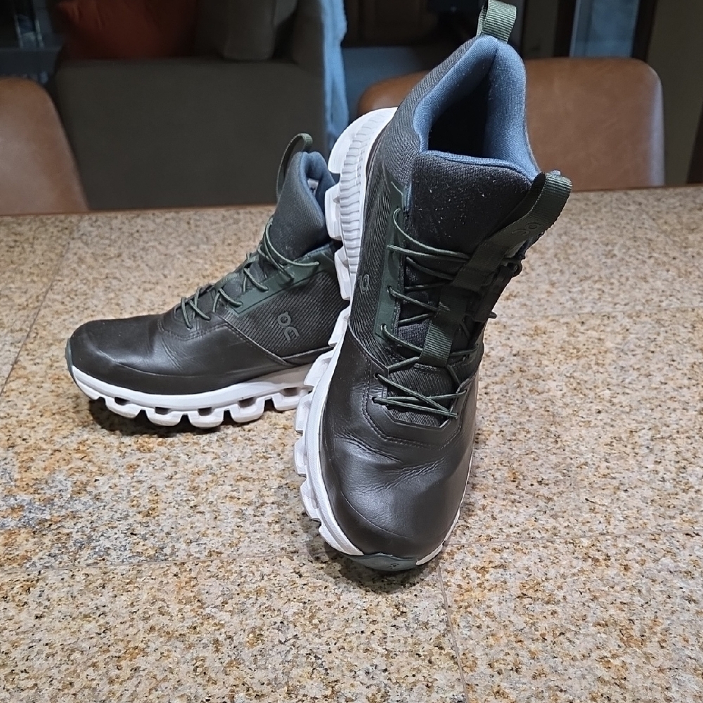 On Running Men's Olive and White Sneakers